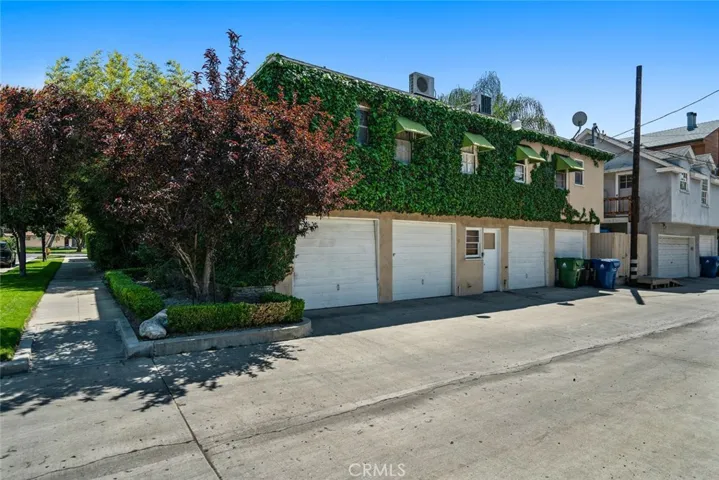 5029 Westpark Drive 5025, Valley Village, California 91601