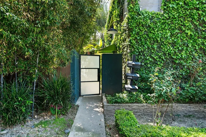 5029 Westpark Drive 5025, Valley Village, California 91601