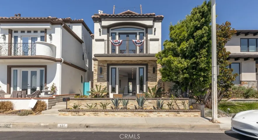 831 Frankfort Avenue, Huntington Beach, California 92648
