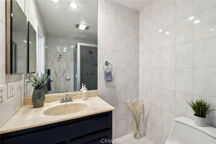 Secondary Primary En-Suite Bathroom