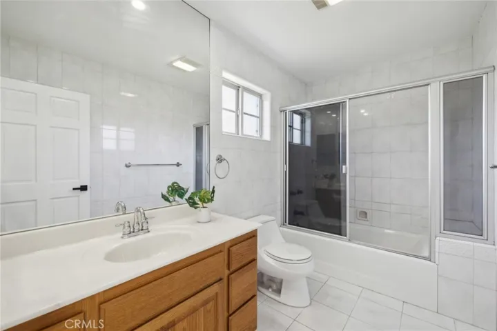 Primary En Suite Bathroom