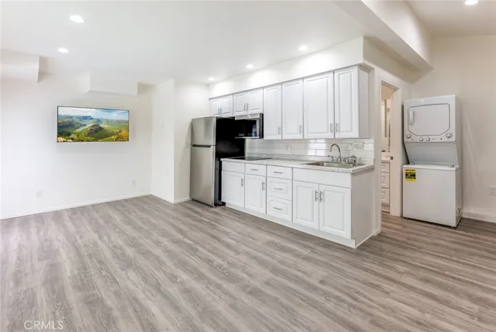 18122 Bromley Street, Tarzana, California 91356