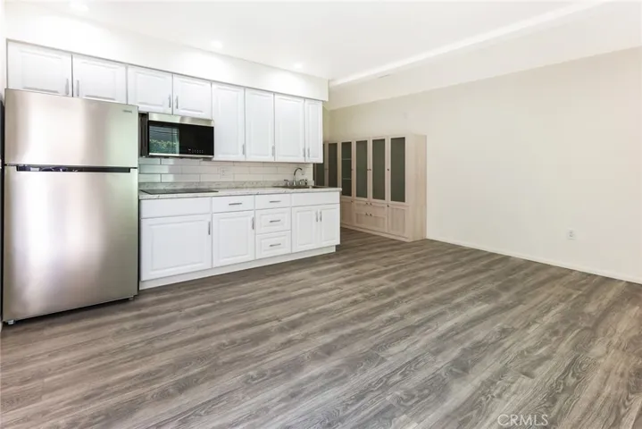 18122 Bromley Street, Tarzana, California 91356