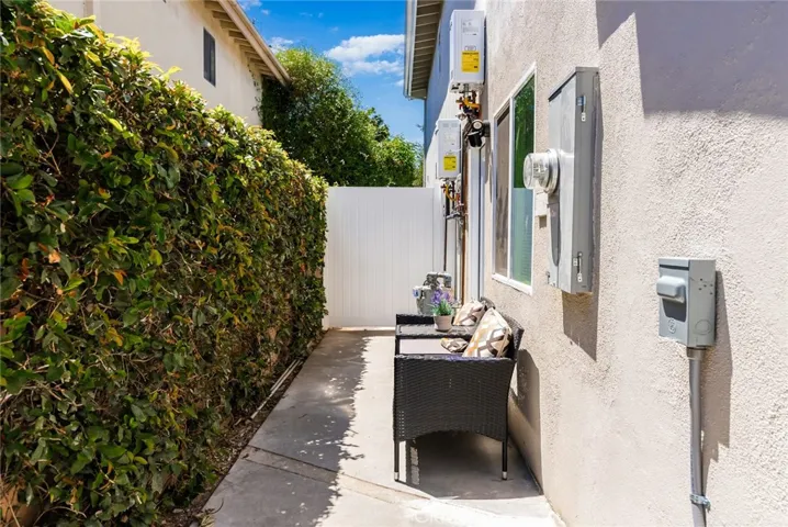 18122 Bromley Street, Tarzana, California 91356
