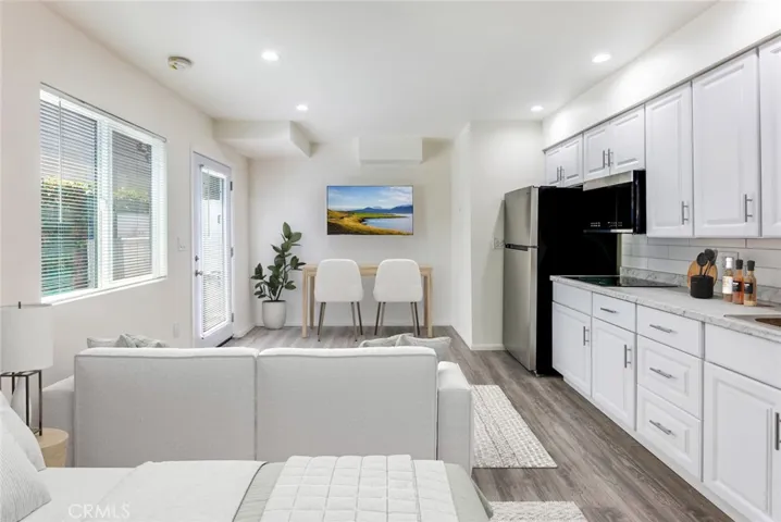 18122 Bromley Street, Tarzana, California 91356