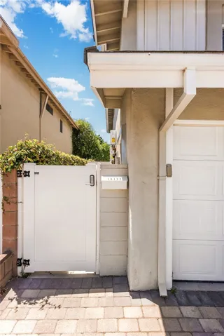 18122 Bromley Street, Tarzana, California 91356