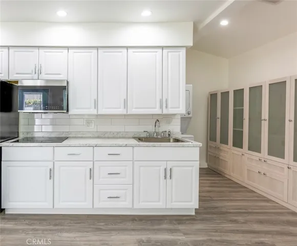 18122 Bromley Street, Tarzana, California 91356