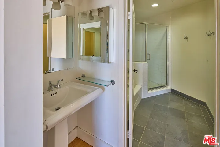215 S Santa Fe Avenue 7, Los Angeles, California 90012