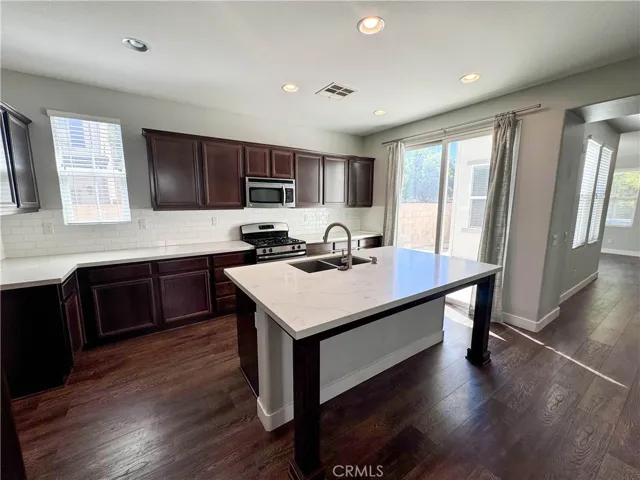 31871 Domenoe Way, Temecula, California 92592