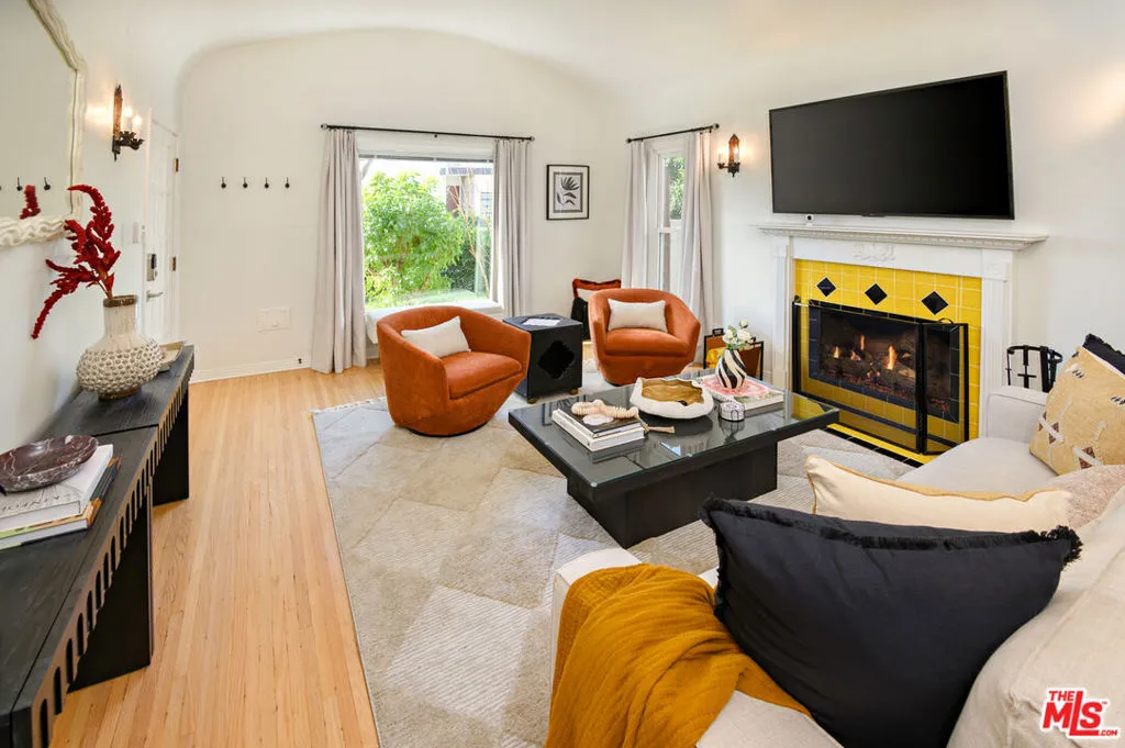 502 N Gardner Street, Los Angeles, California 90036 home-pic-0