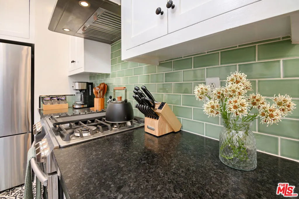 502 N Gardner Street, Los Angeles, California 90036 home-pic-31