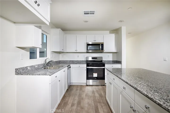 28827 Camaro Drive, Winchester, California 92596