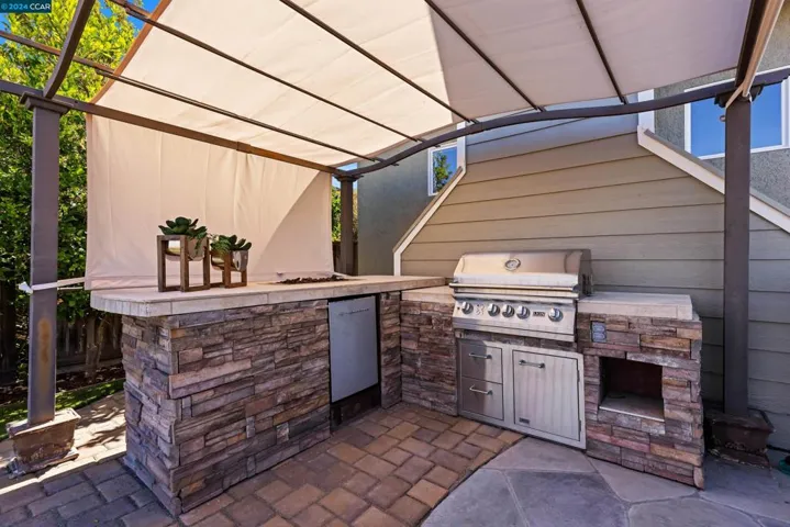 Outdoor Kitchen