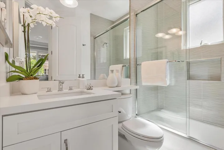 1st floor junior suite bath