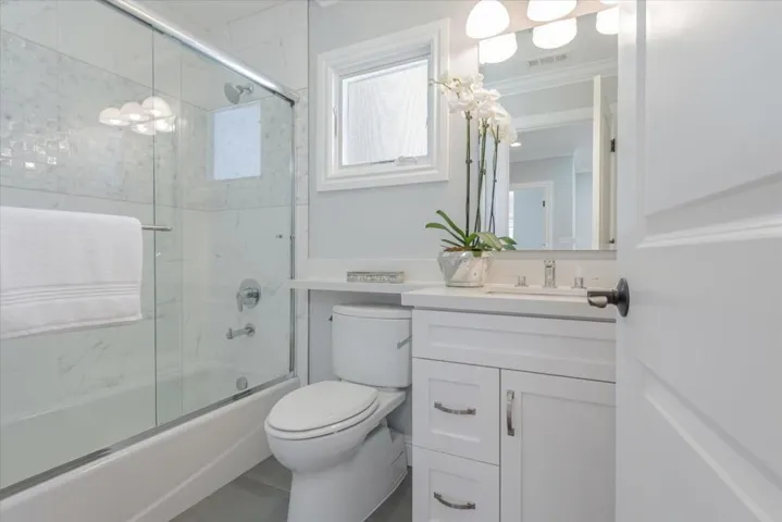 upstairs hall bath
