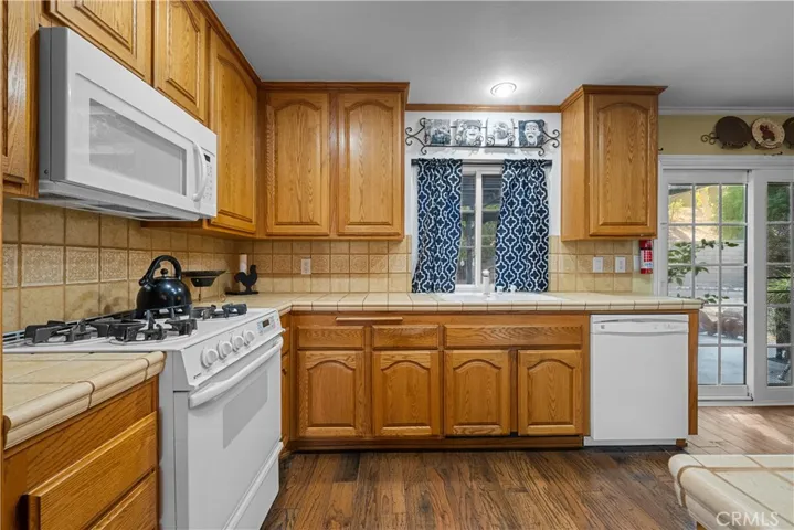 21652 Masterson Court, Saugus, California 91350