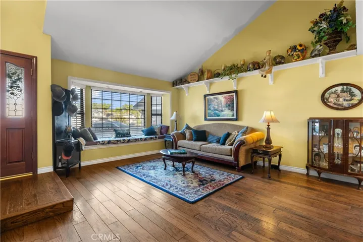 21652 Masterson Court, Saugus, California 91350