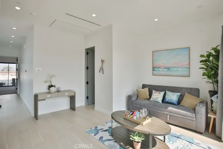 413 6th Street, Huntington Beach, California 92648