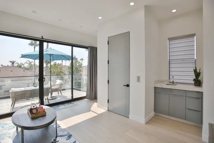 413 6th Street, Huntington Beach, California 92648
