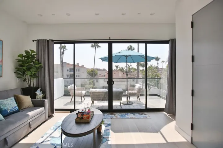 413 6th Street, Huntington Beach, California 92648