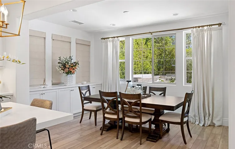 Neighboring dining room