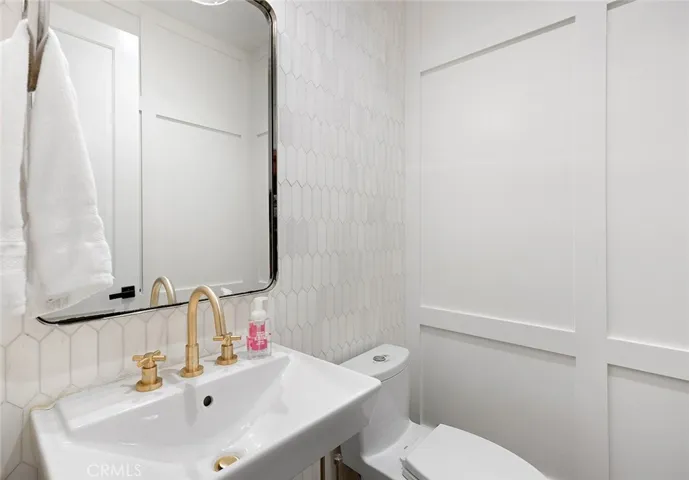 Convenient and tastefully-upgraded downstairs powder room