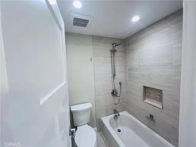 Secondary shower/tub
