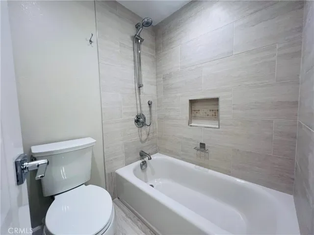 Secondary Shower/Tub