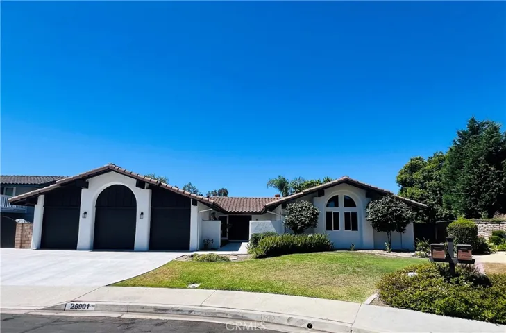 Welcome to your single level remodeled home on a gorgeous cul-de-sac!