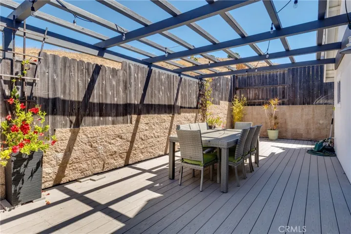 Private back Patio with Pergola!