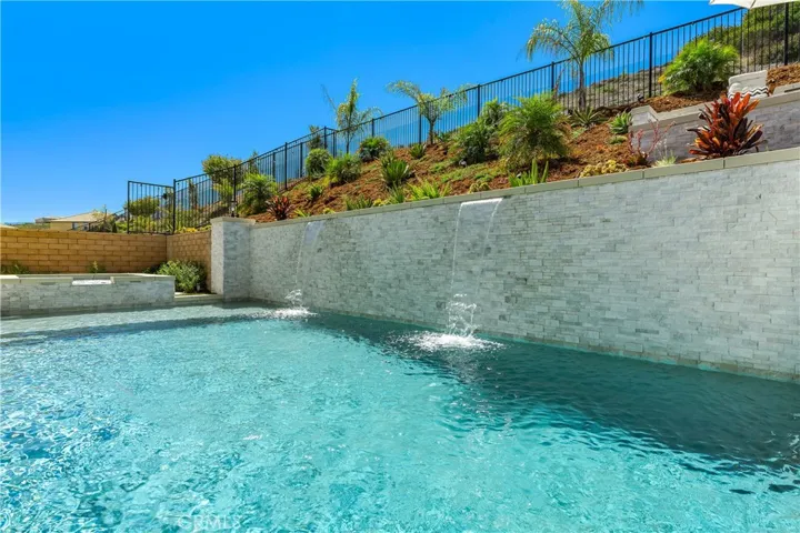 2872 Santa Fiora Circle, Corona, California 92882