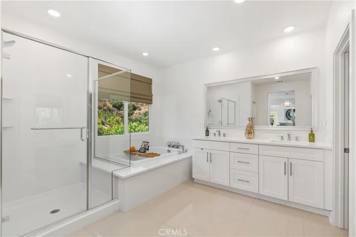 2872 Santa Fiora Circle, Corona, California 92882
