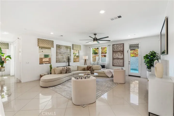 2872 Santa Fiora Circle, Corona, California 92882