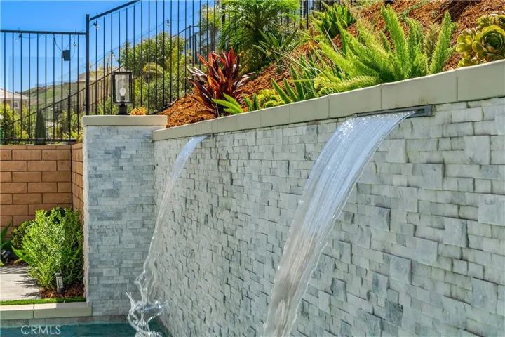 2872 Santa Fiora Circle, Corona, California 92882