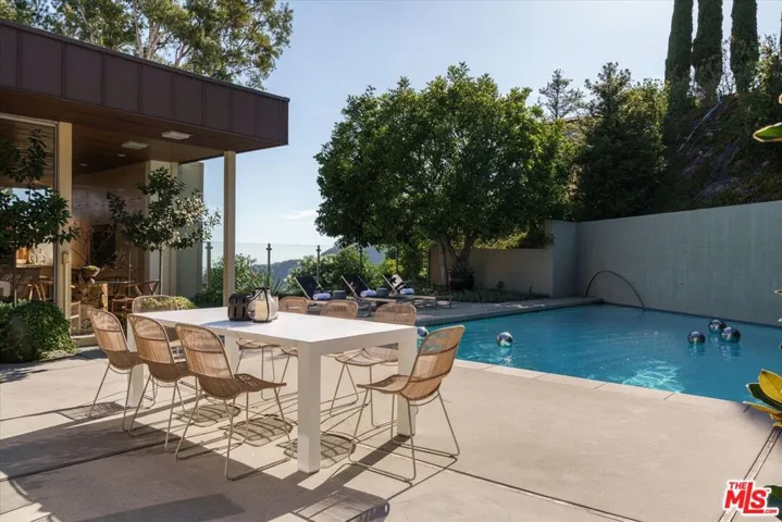 1340 Fairlawn Way, Pasadena, California 91105