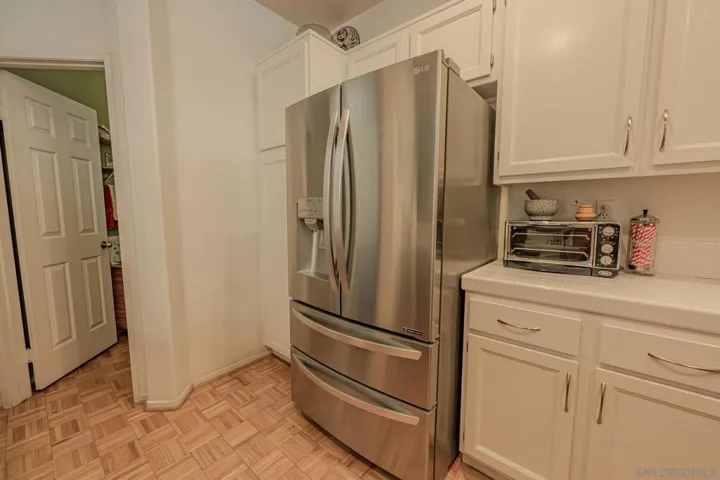 9530 Compass Point Dr S # 5, San Diego, California 92126