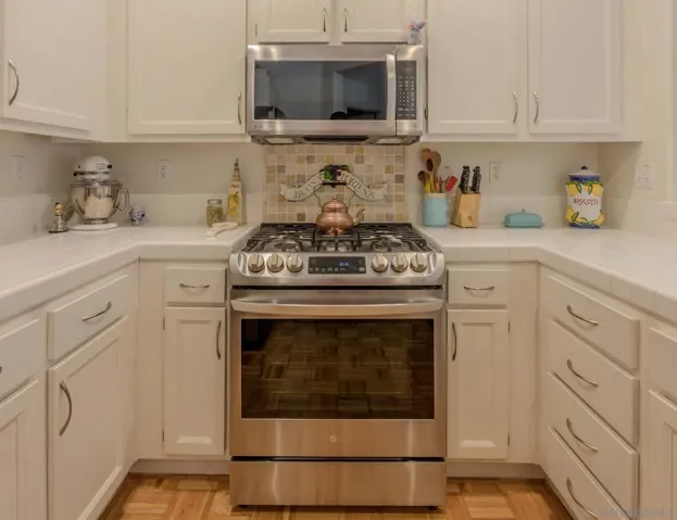 Stainless Steel Gas Range & above Range Microwave