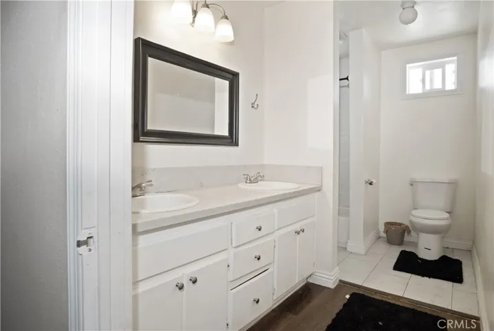 40320 Johnston-Front House-Bathroom 2
