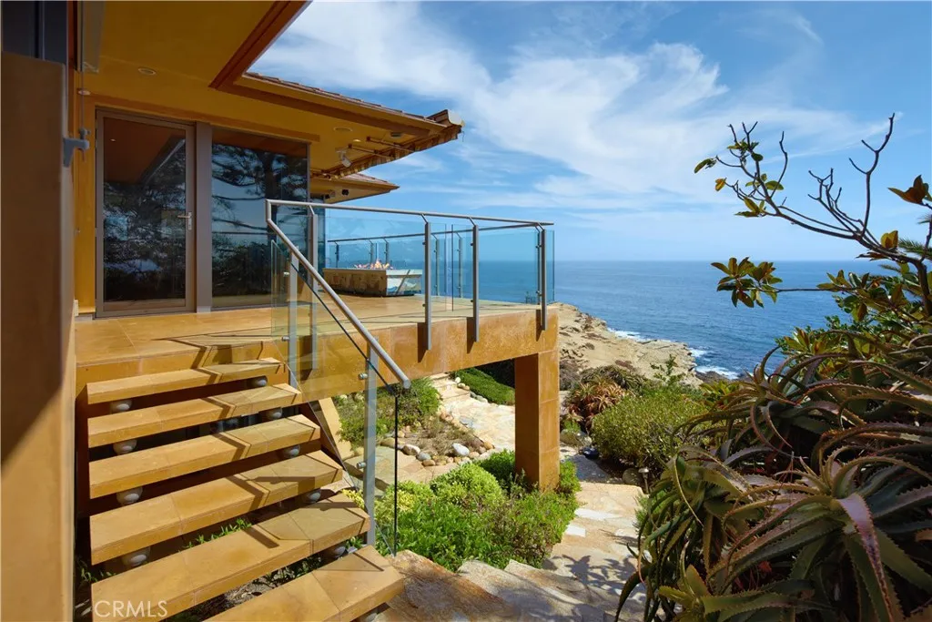111 S La Senda Drive, Laguna Beach, California 92651 home-pic-20