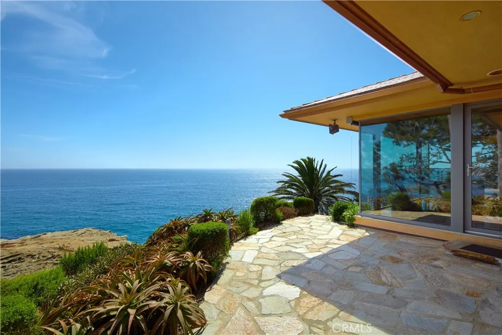 111 S La Senda Drive, Laguna Beach, California 92651 home-pic-0