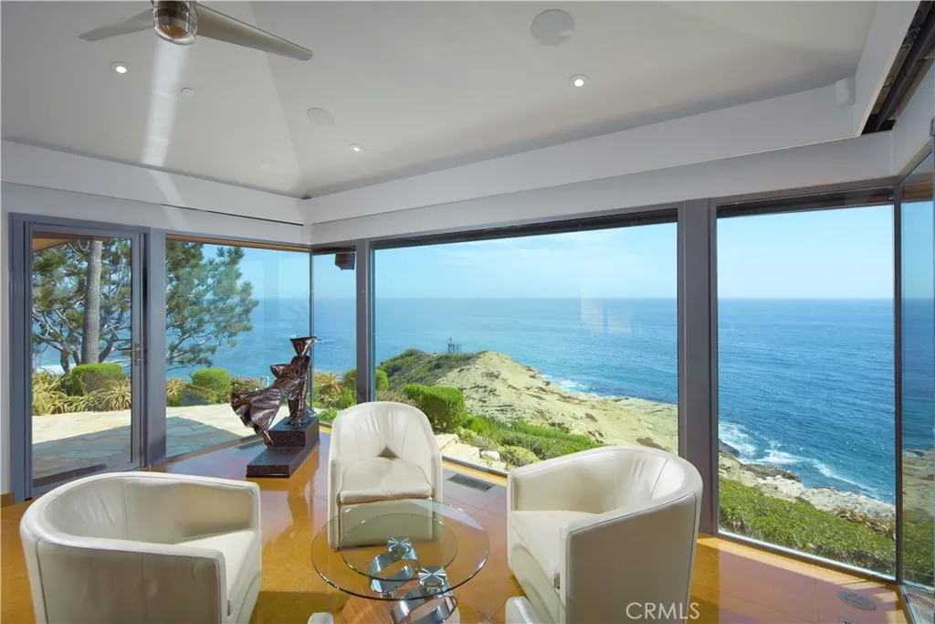 111 S La Senda Drive, Laguna Beach, California 92651 home-pic-13