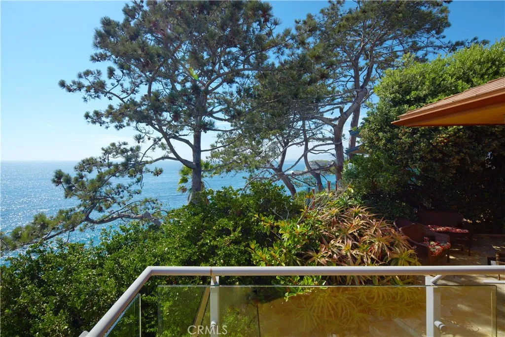 111 S La Senda Drive, Laguna Beach, California 92651 home-pic-43