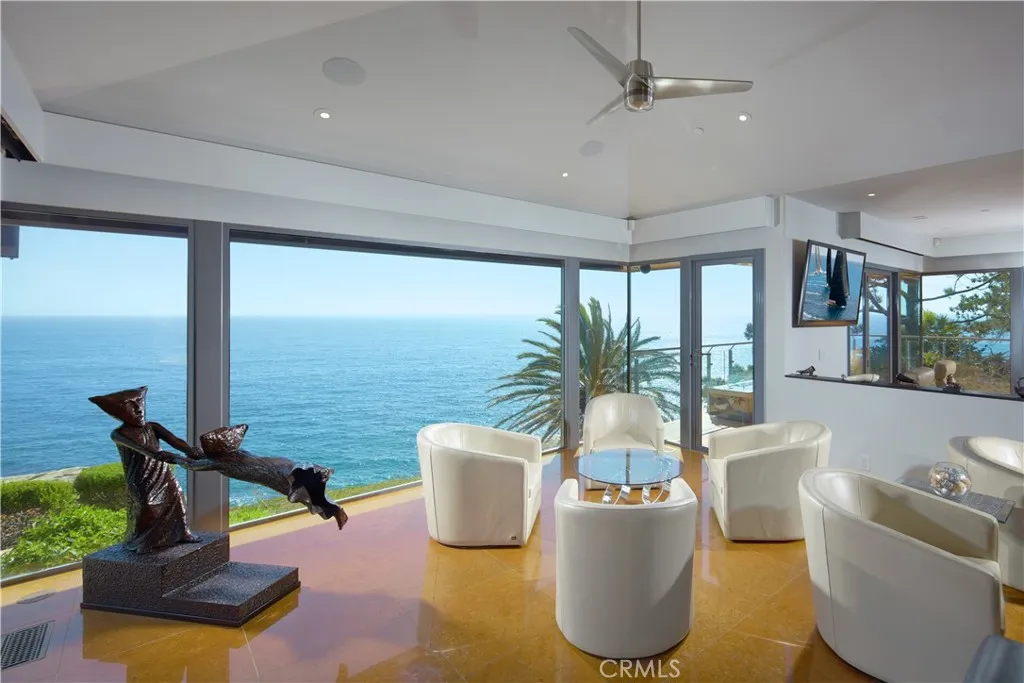 111 S La Senda Drive, Laguna Beach, California 92651 home-pic-16