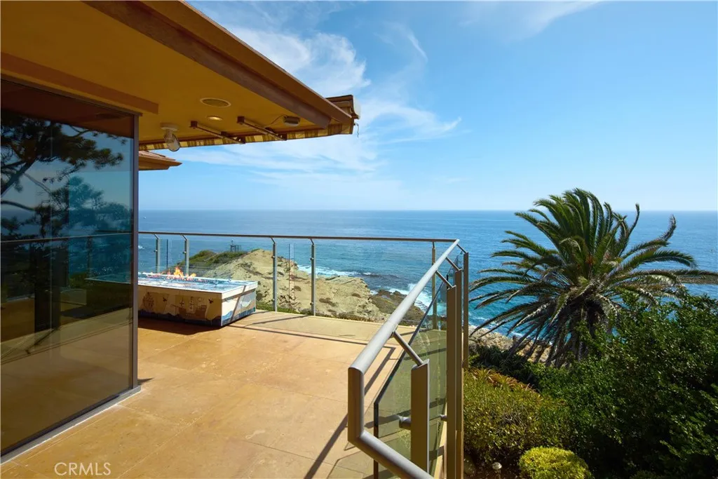 111 S La Senda Drive, Laguna Beach, California 92651 home-pic-21