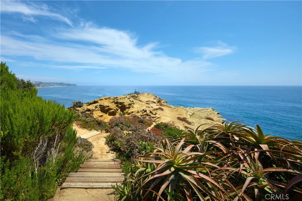 111 S La Senda Drive, Laguna Beach, California 92651 home-pic-51