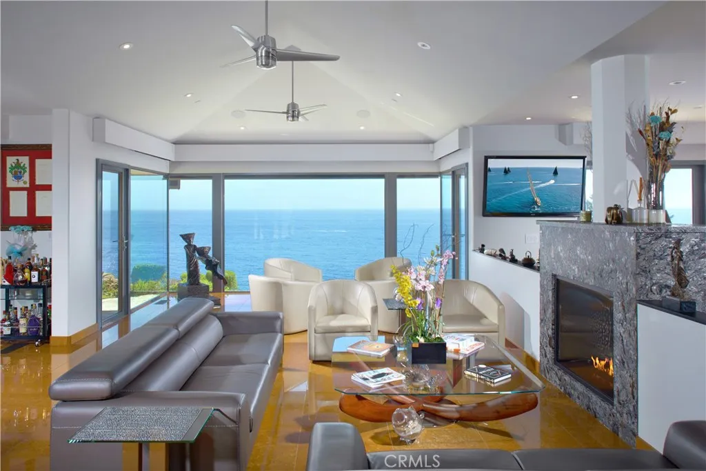 111 S La Senda Drive, Laguna Beach, California 92651 home-pic-6