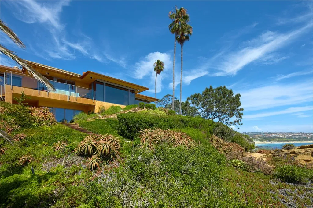 111 S La Senda Drive, Laguna Beach, California 92651 home-pic-10