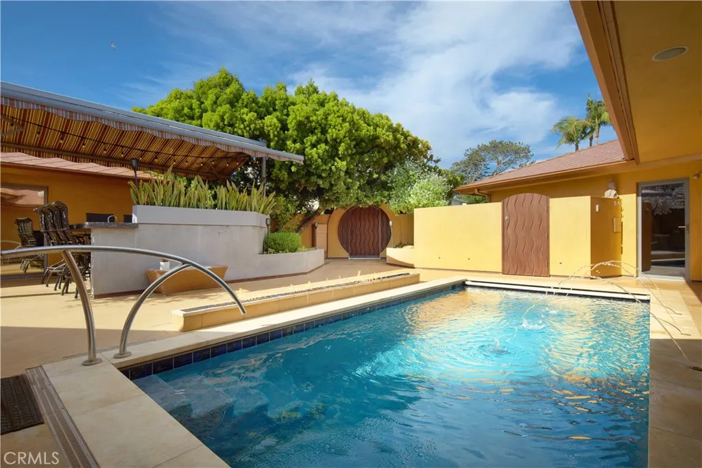 111 S La Senda Drive, Laguna Beach, California 92651 home-pic-9