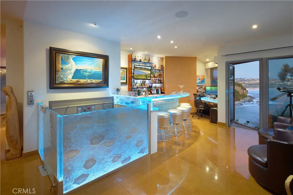 111 S La Senda Drive, Laguna Beach, California 92651 home-pic-26