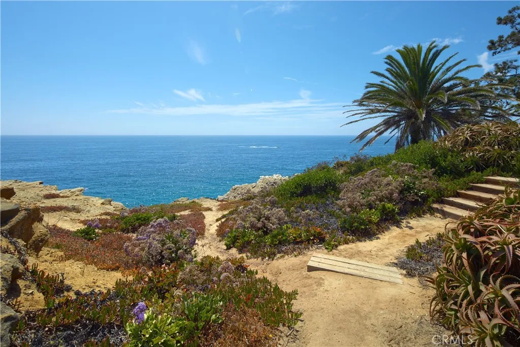 111 S La Senda Drive, Laguna Beach, California 92651 home-pic-50